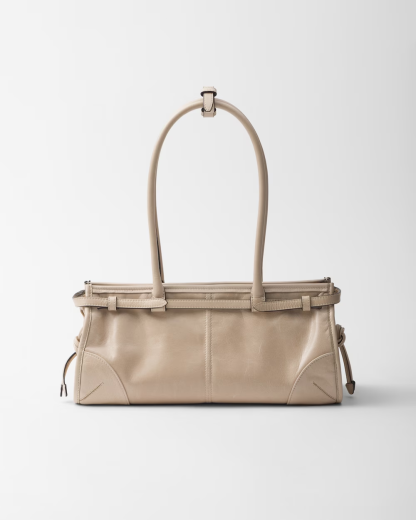 Medium leather handbag